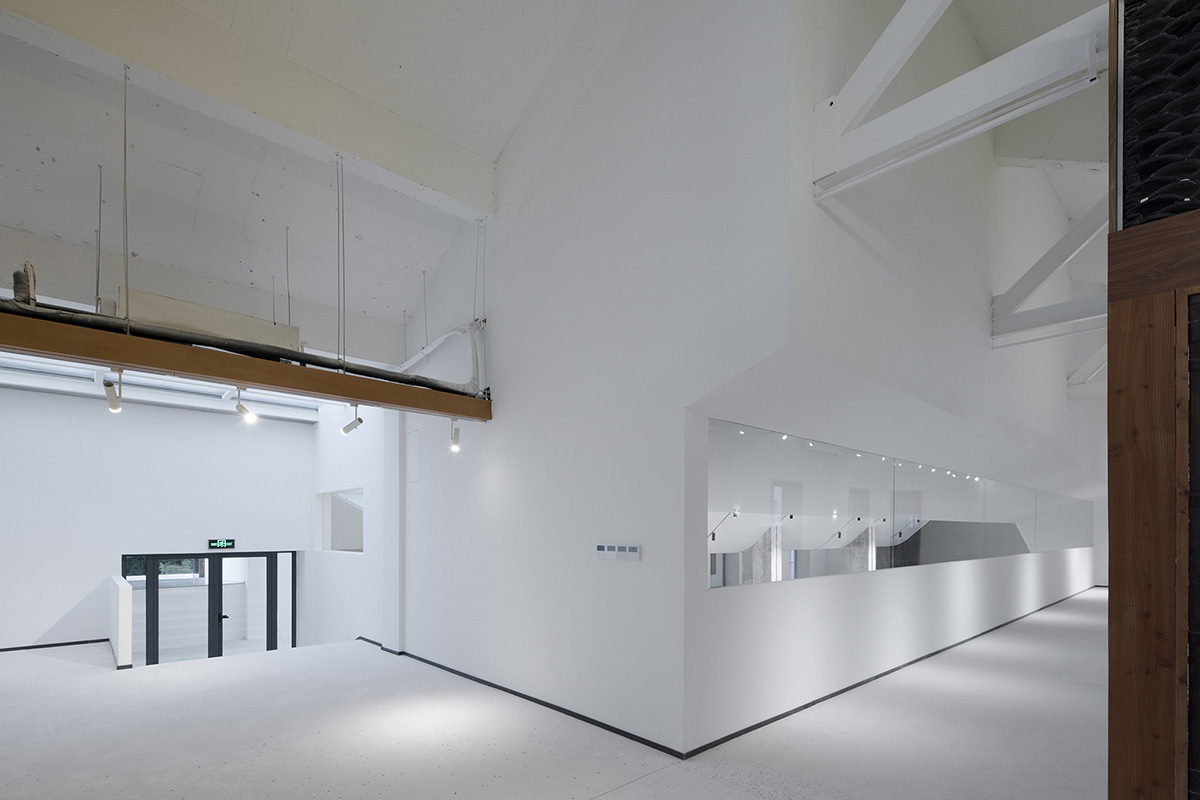 y.ad studio converts office building into a light-filled conference center in Kunshan