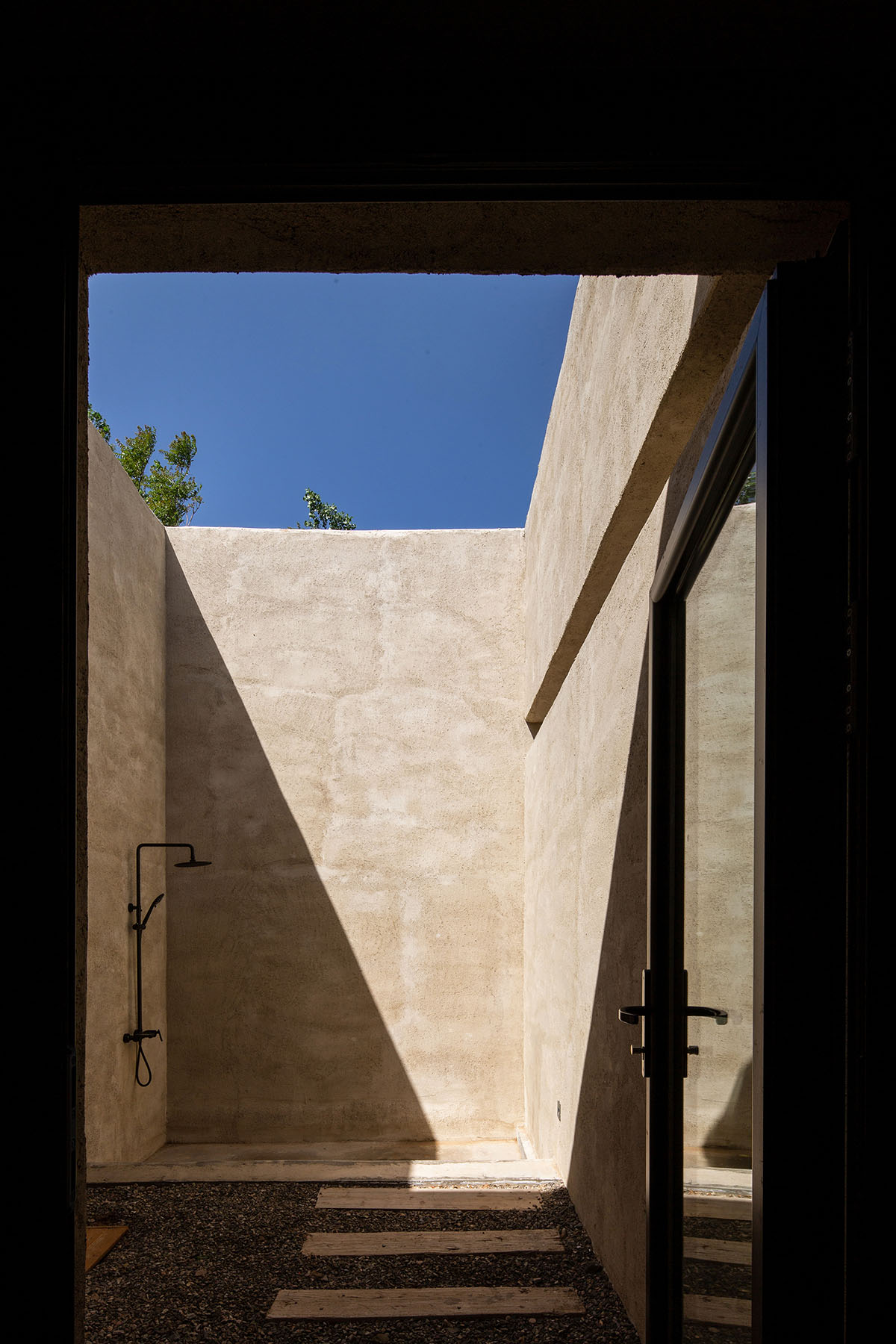 DAS Lab completes Lost Villa Boutique Hotel with earth-toned colours and smooth details in Ningxia