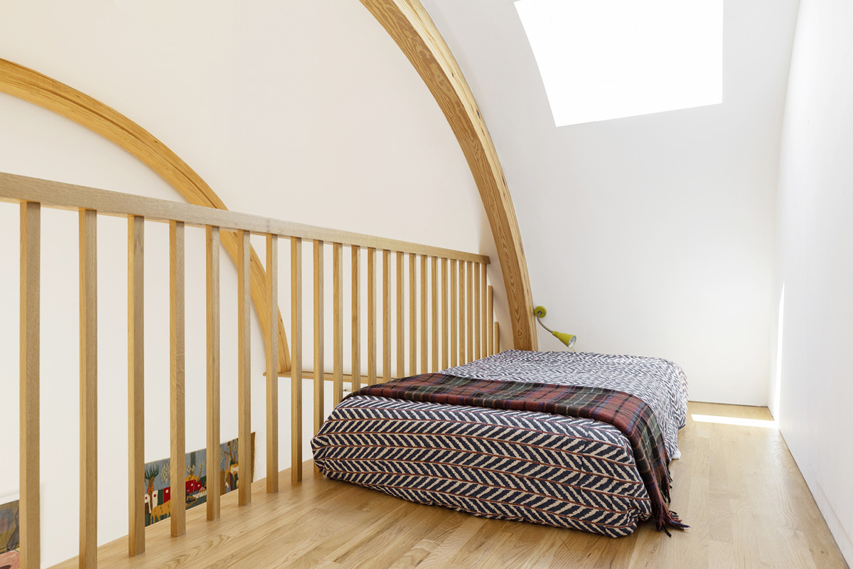 nea studio's cocoon-shaped residence in Long Island acts as a