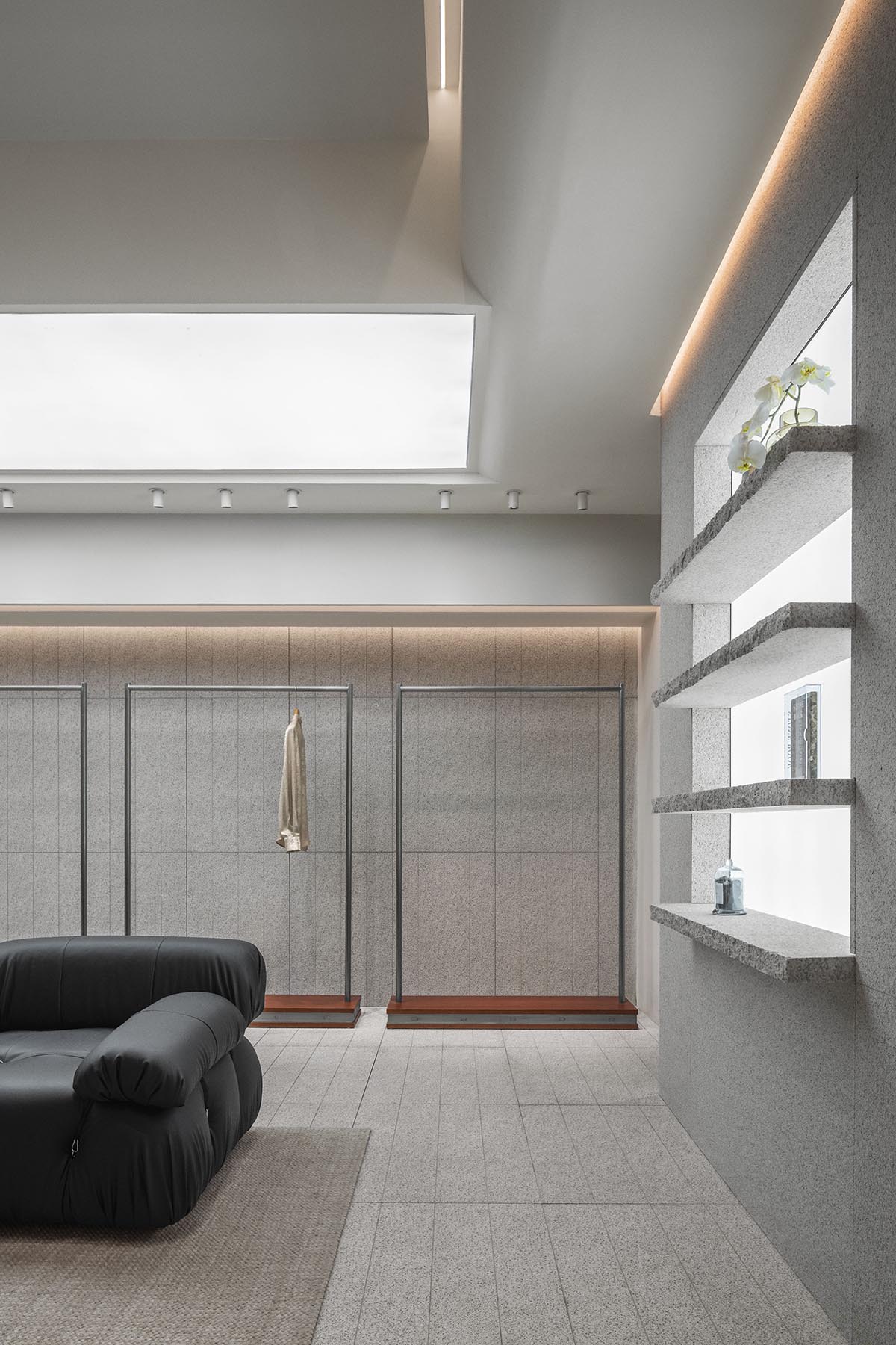 LubanEra·Design completes retail store breaking spatial constraints with dynamic form and symbiosis