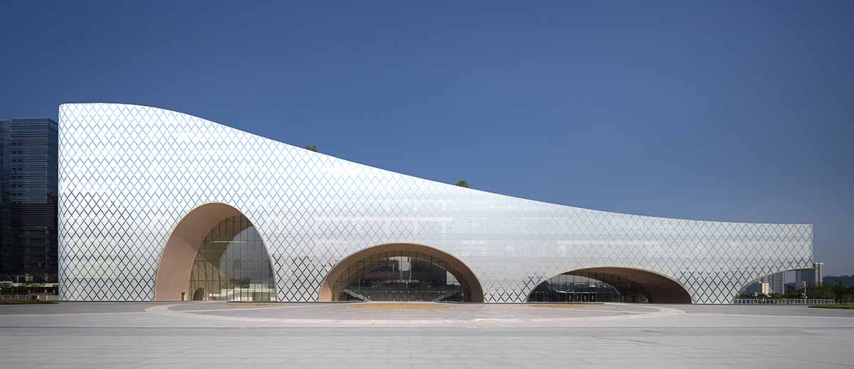 Culture and art complex features three mega arches that serve as a gateway to the city in Zhuhai