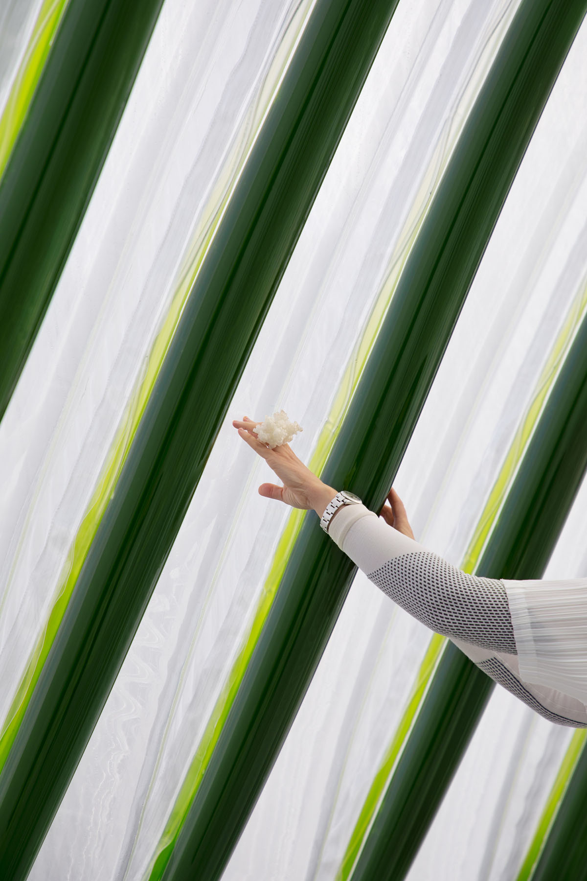 ecoLogicStudio installs air bubble air-purifying eco-machine at COP26 in Glasgow