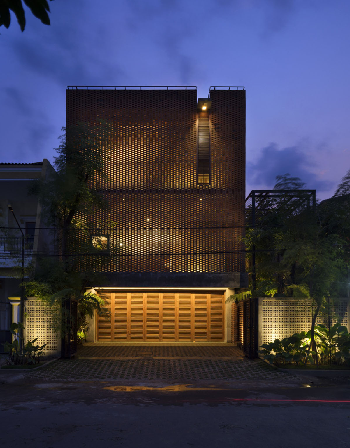 Andyrahman Architect creates different brick motifs for Omah Boto House in Indonesia