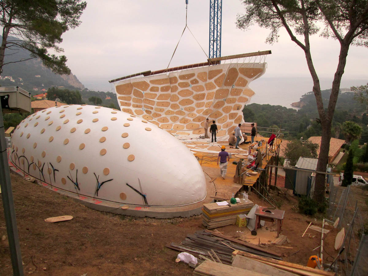 Enric Ruiz Geli reinterpreted Catalan vault with digital manufacturing for a villa in Spain