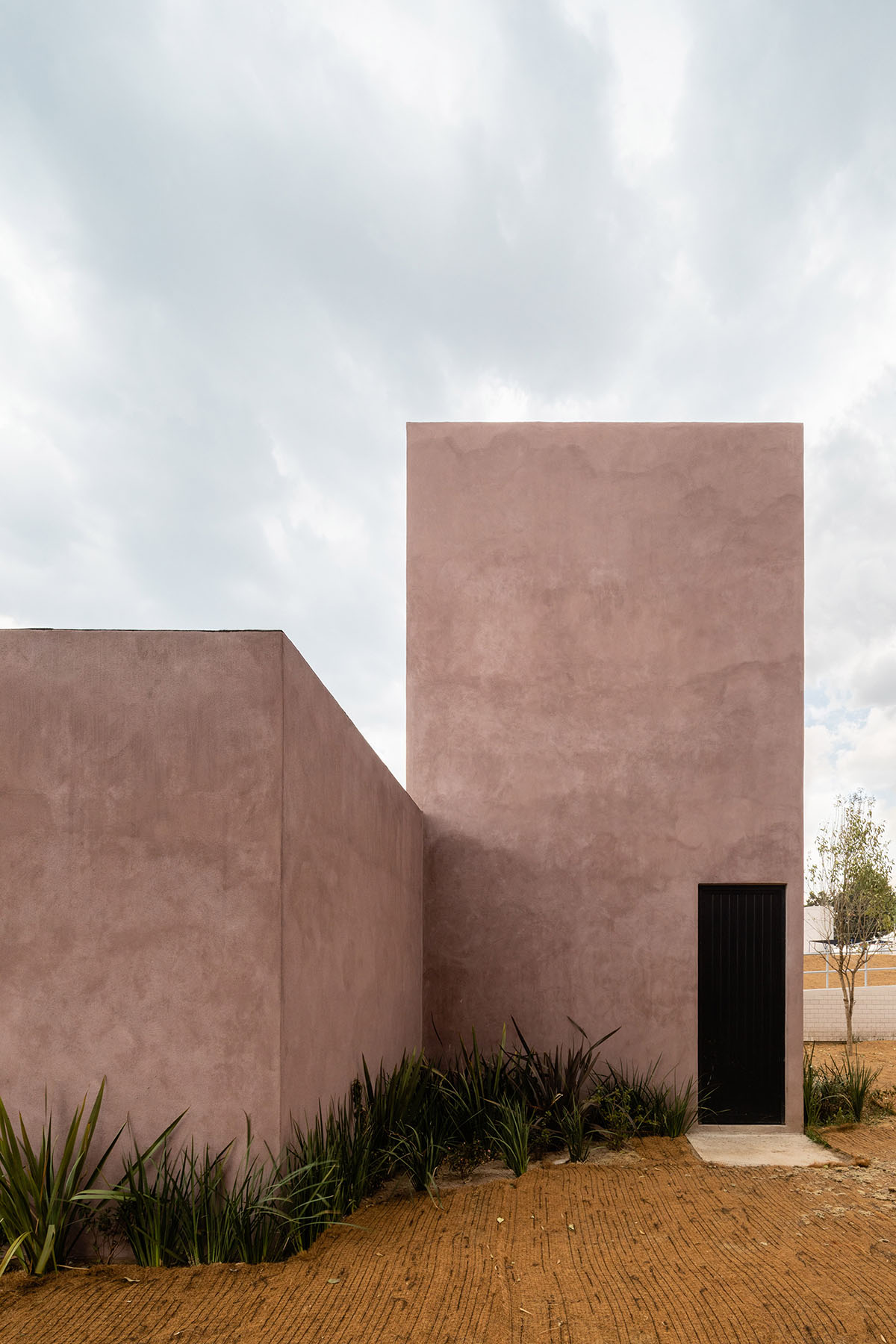 PPAA completes low-cost pinkish rural housing prototype in Hidalgo, Mexico