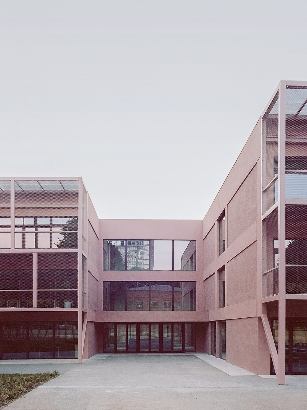 BDR bureau completes community school with pinkish steel framework in Turin