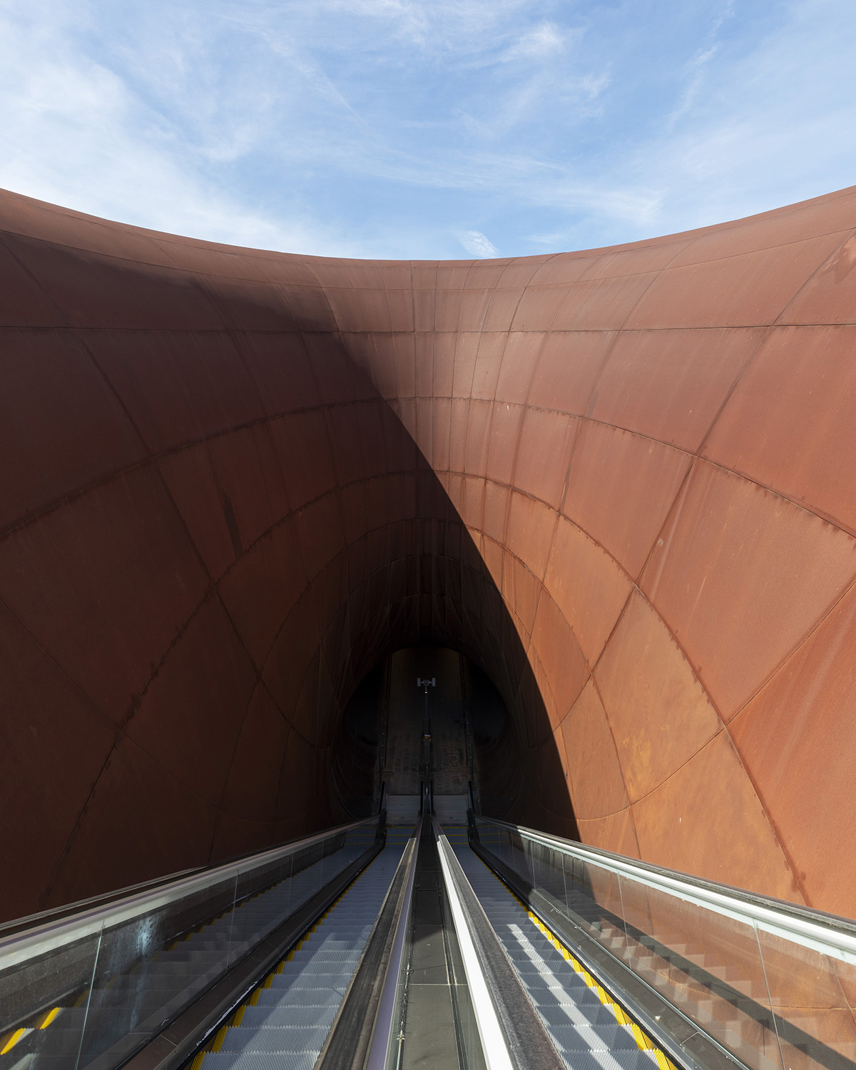 Anish Kapoor designed smooth and rim-like entrance for Naples subway station 