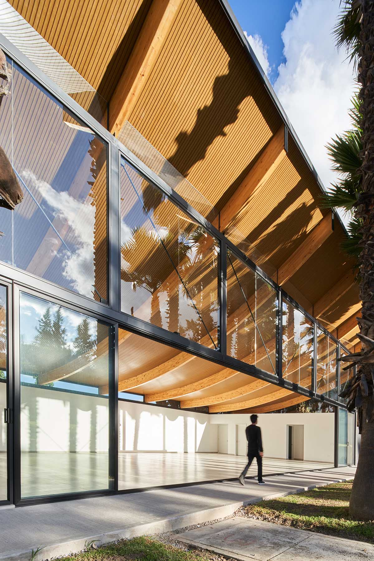 TEC Taller EC creates pavilion with concave wooden roof that becomes a façade in Ecuador