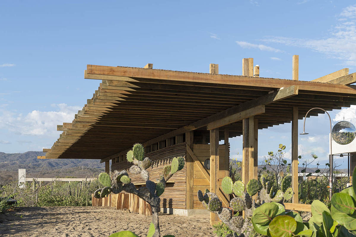 Taller de Arquitectura X / Alberto Kalach built sand-colored brick hotel within Mexican landscape