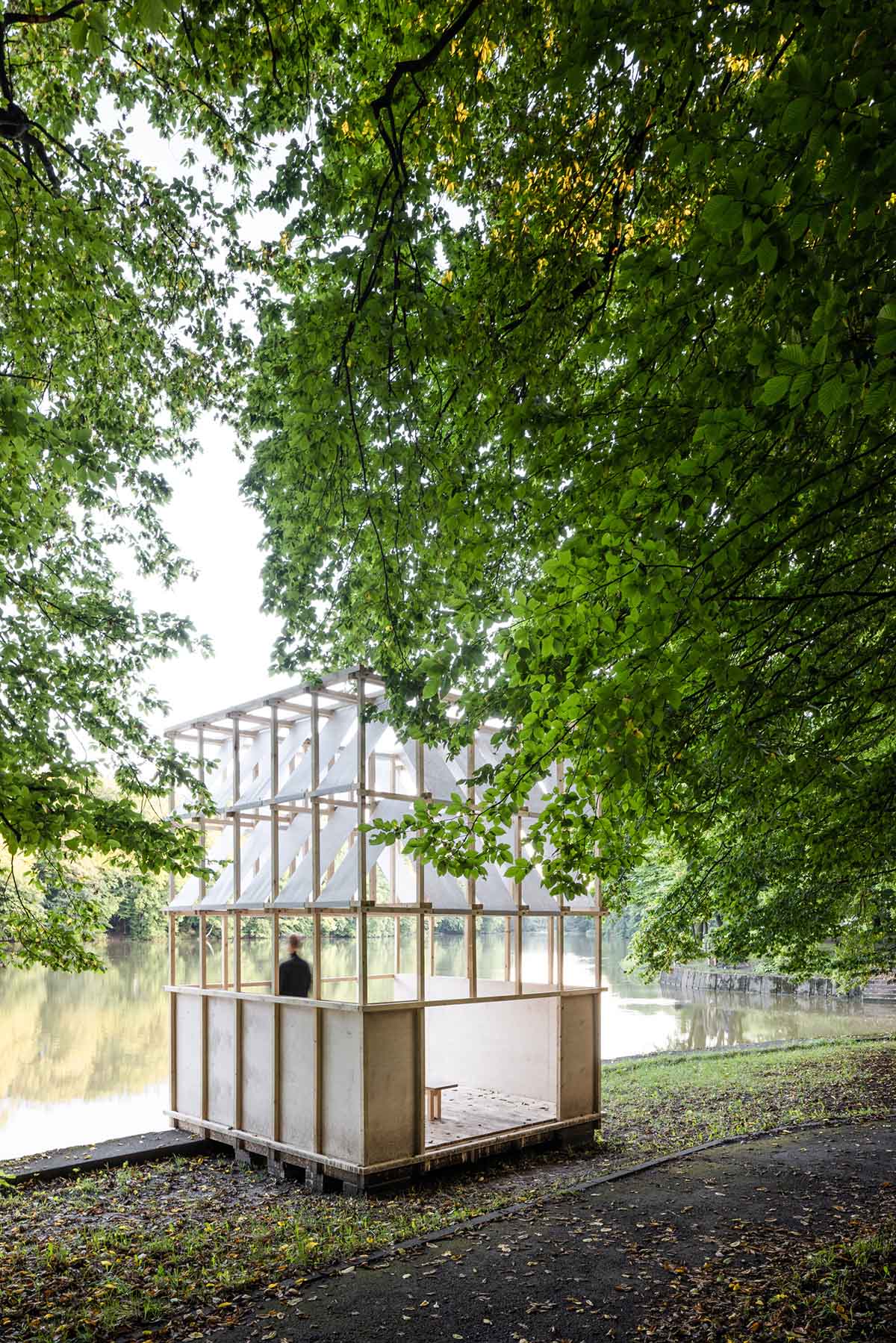 GRAU Architects built a tea house pavilion giving a ceremonial impression overlooking a lake 