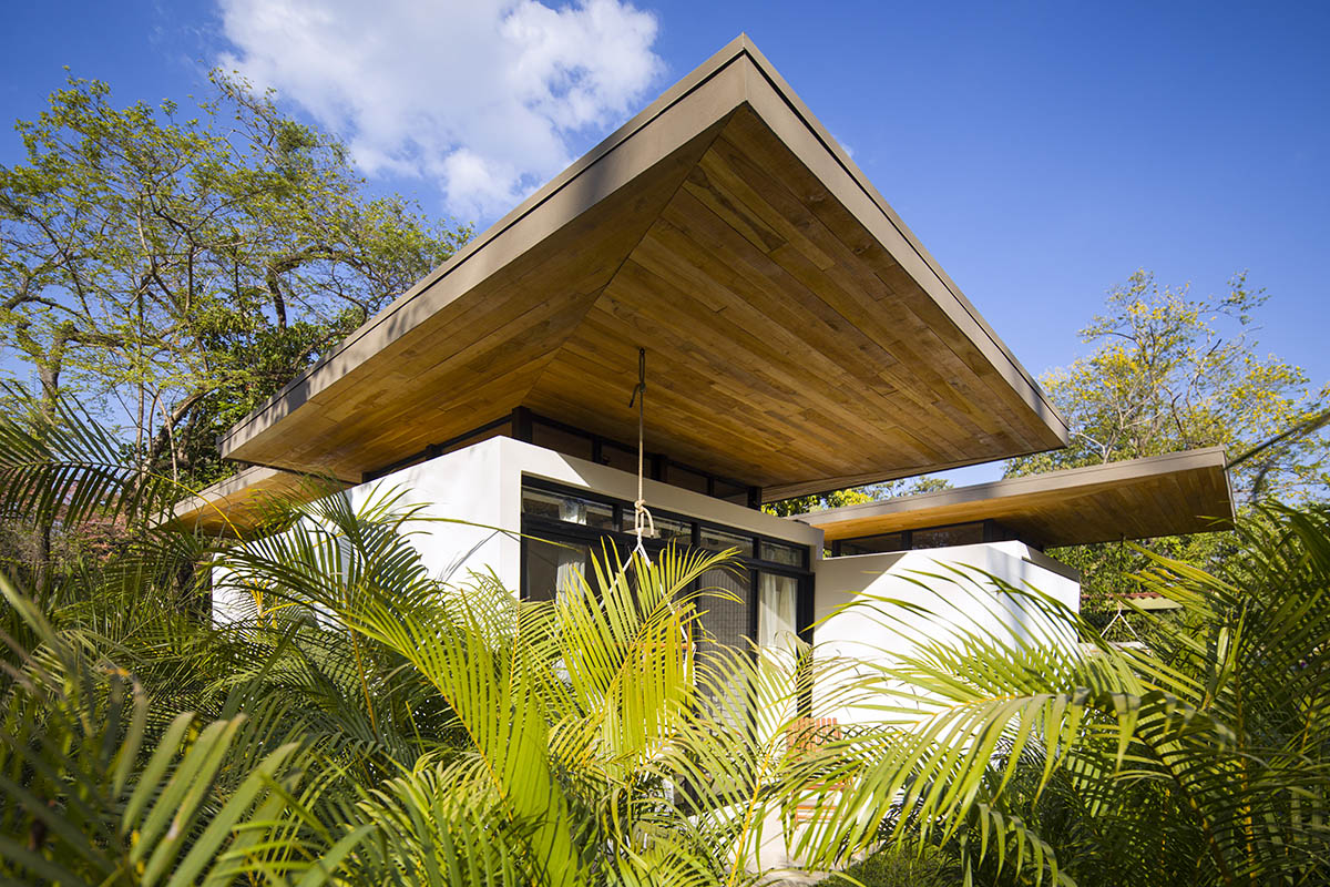 Studio Saxe’s new boutique hotel and yoga studio get lost in tropical landscape of Costa Rica