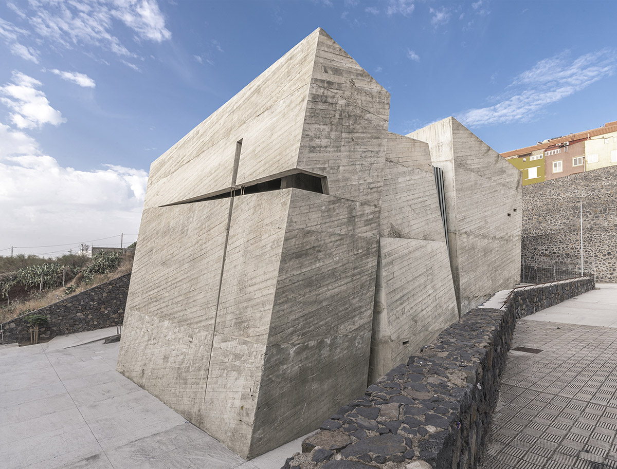 Menis Arquitectos designs church and community centre in Spain with four massive concrete volumes 