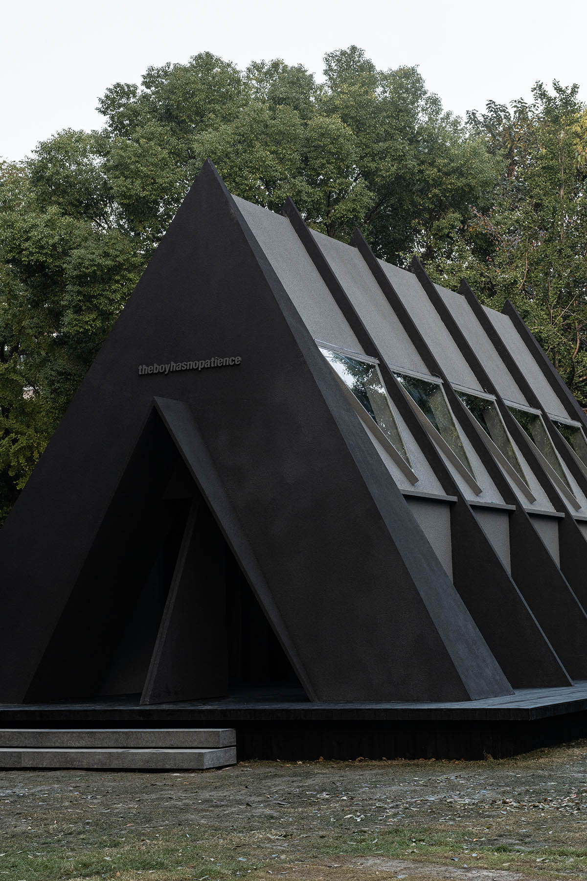 Black pop-up concept store by Fon Studio creates visual purity and minimalism in Shanghai