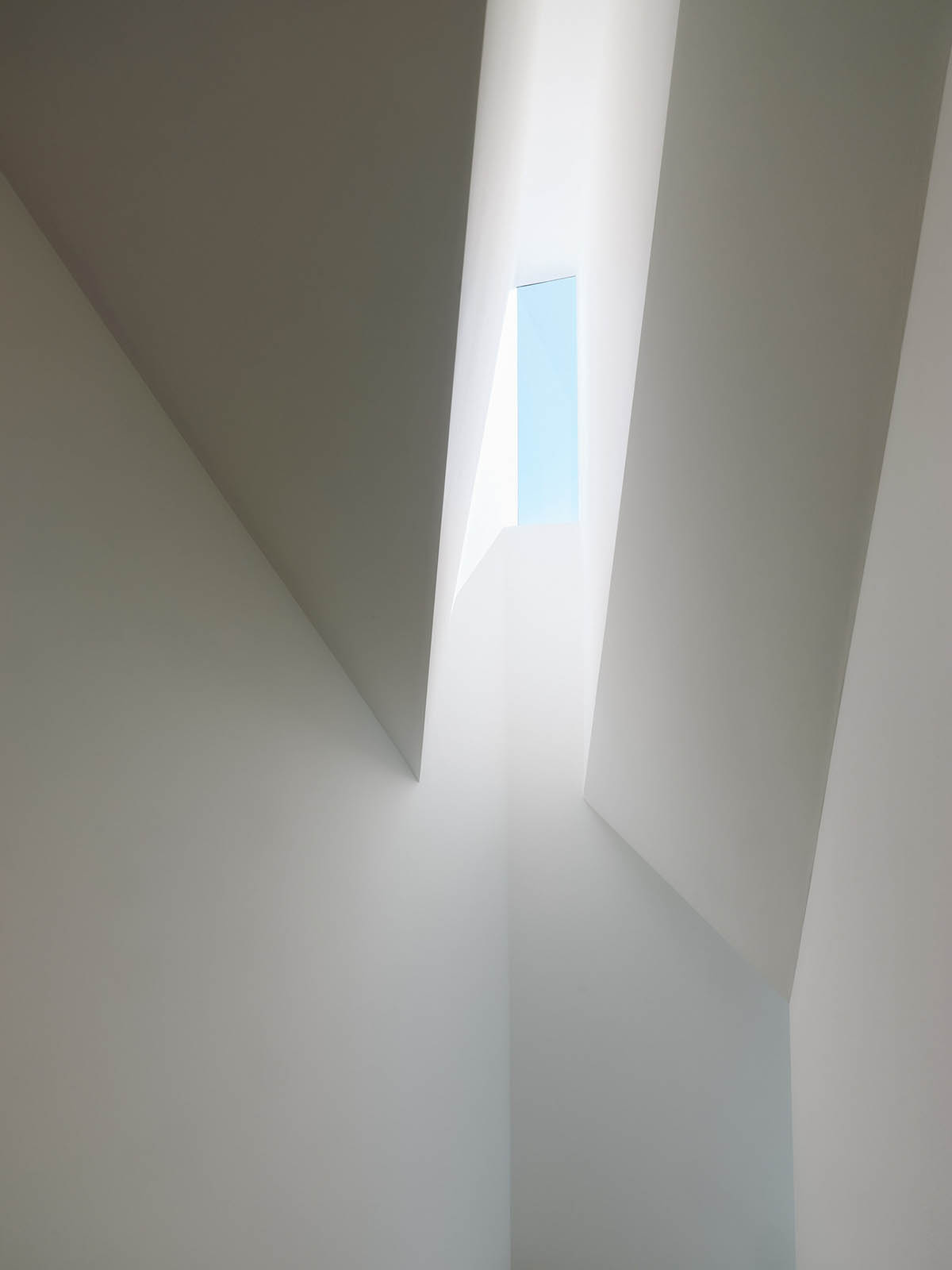 Capturing Light Residence by Min Design explores the dynamics of light in San Francisco 