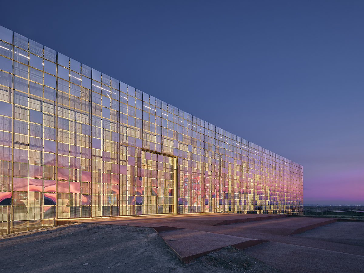 Bilgin Architects wraps control center in Türkiye with gleaming steel panels 