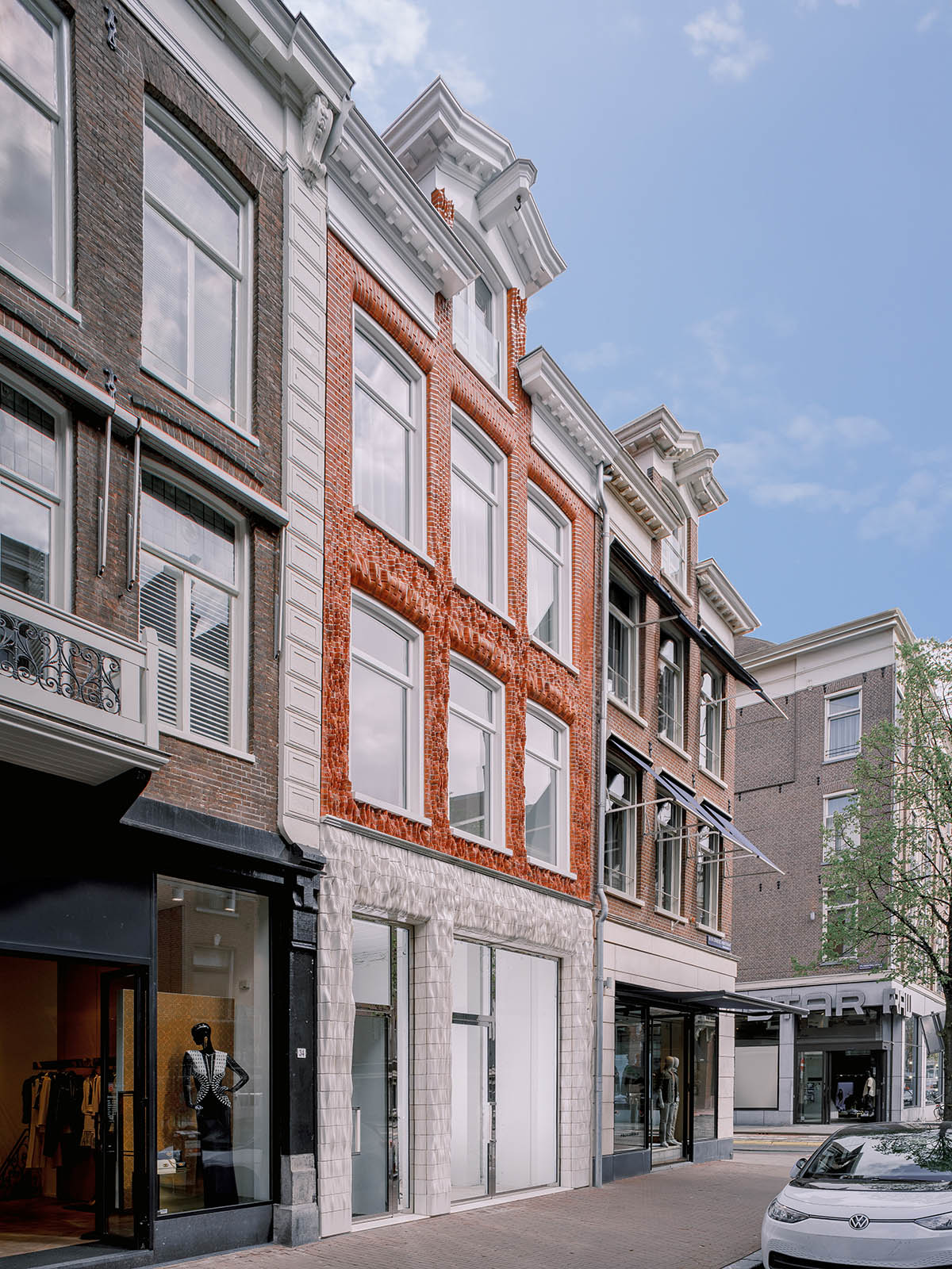 Studio RAP creates façade featuring bespoke 3D-printed ceramic tiles and bricks