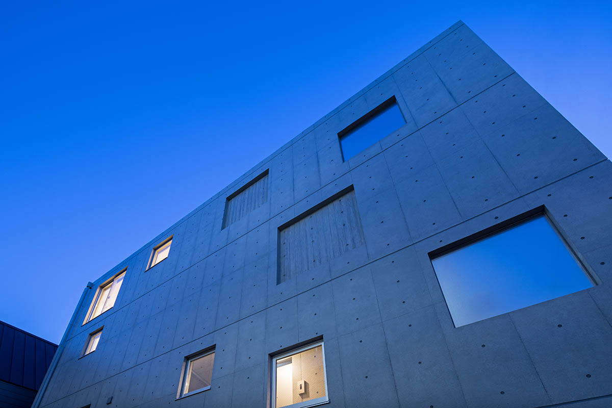 Ryuichi Sasaki Architecture built staircase-linked layered housing in Tokyo 
