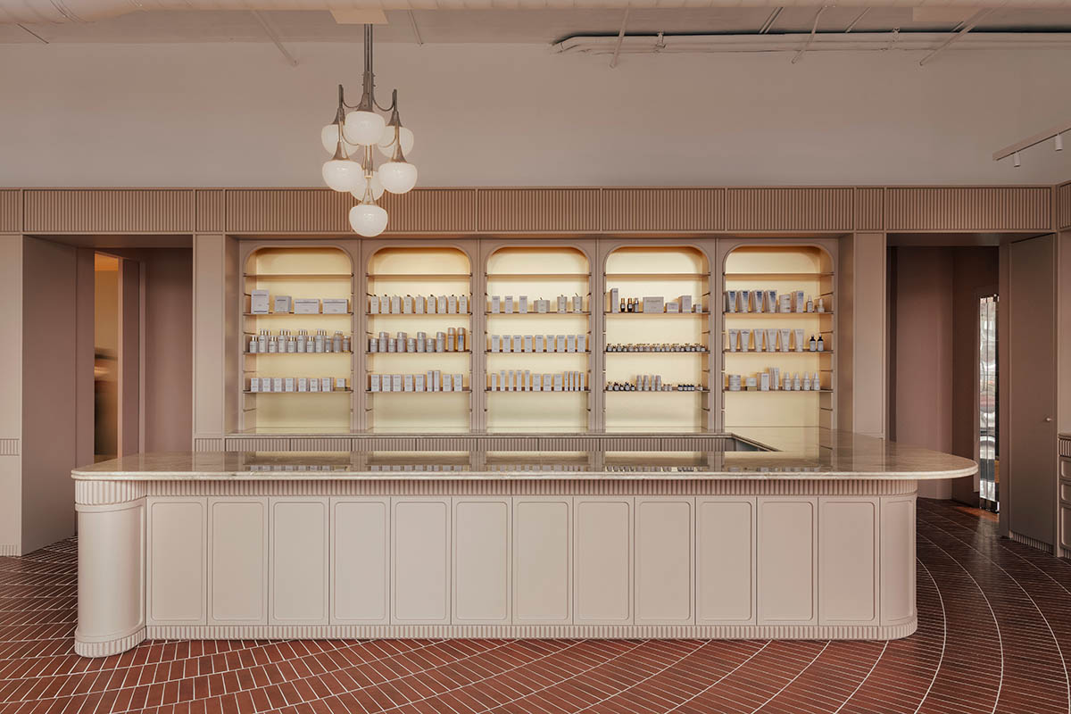 Odami enriches the interiors of a beauty shop with rounded, bevelled details, and pinkish hues