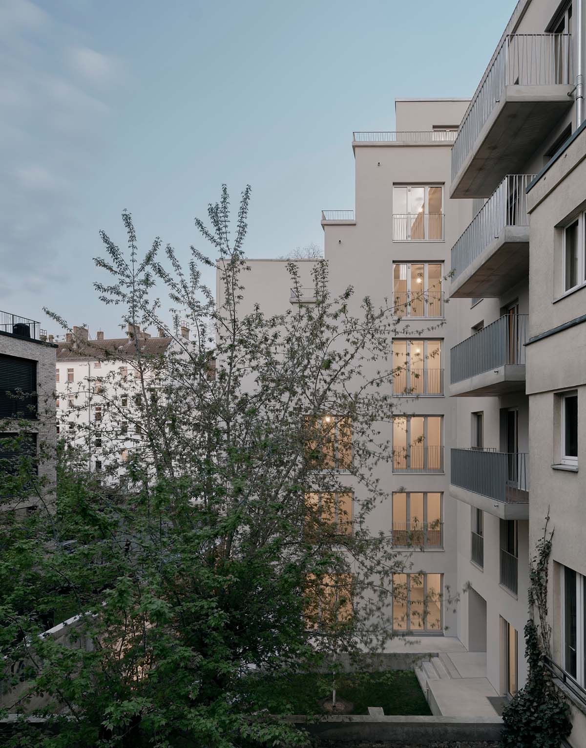 Appels Architekten built new housing featuring sleek and raw interiors in Berlin