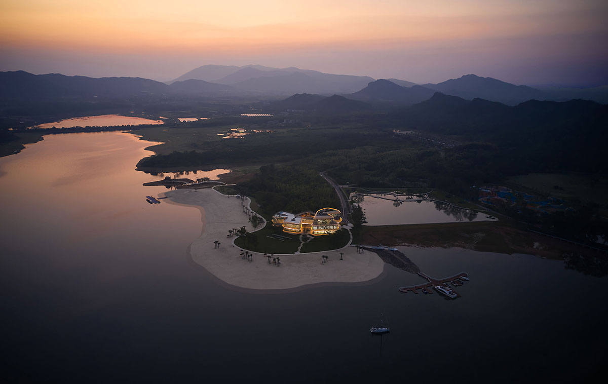 Archperience Design creates bamboo skin for visitor center that shines like a lantern in China 