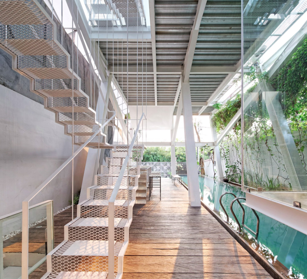 CG Loft House pretending seemingly to fall down acts as antithesis of classic Jakarta houses