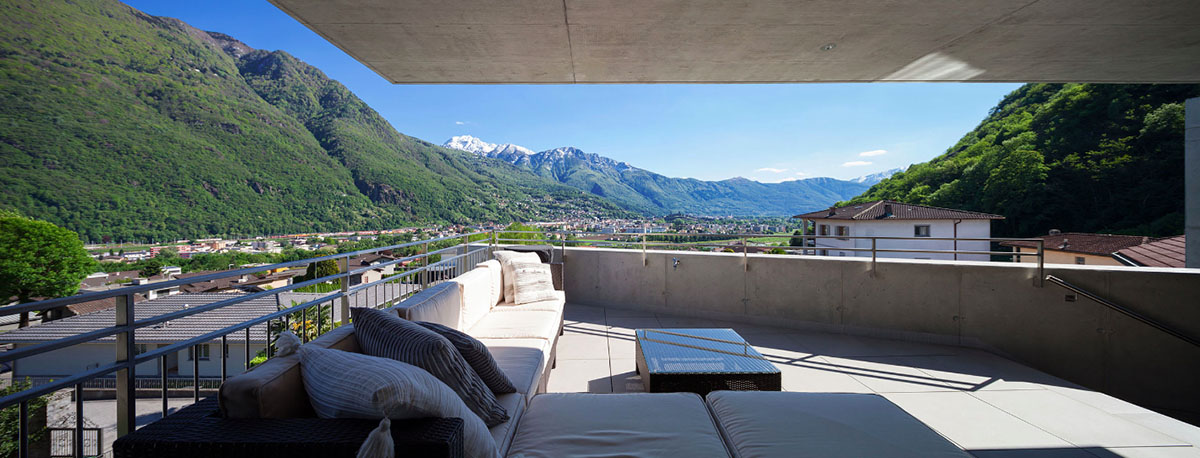 Davide Macullo freely plays with concrete walls to create different vantage points in the House XXXIV