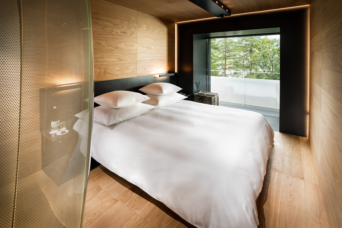 Morphosis designs memorable and luxurious hotel rooms for 7132 Hotel in Vals