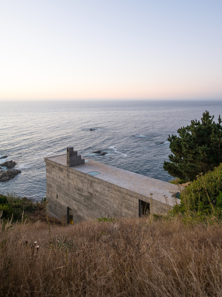 Pezo von Ellrichshausen anchors this concrete block to a cliff of Chile's Coliumo Peninsula