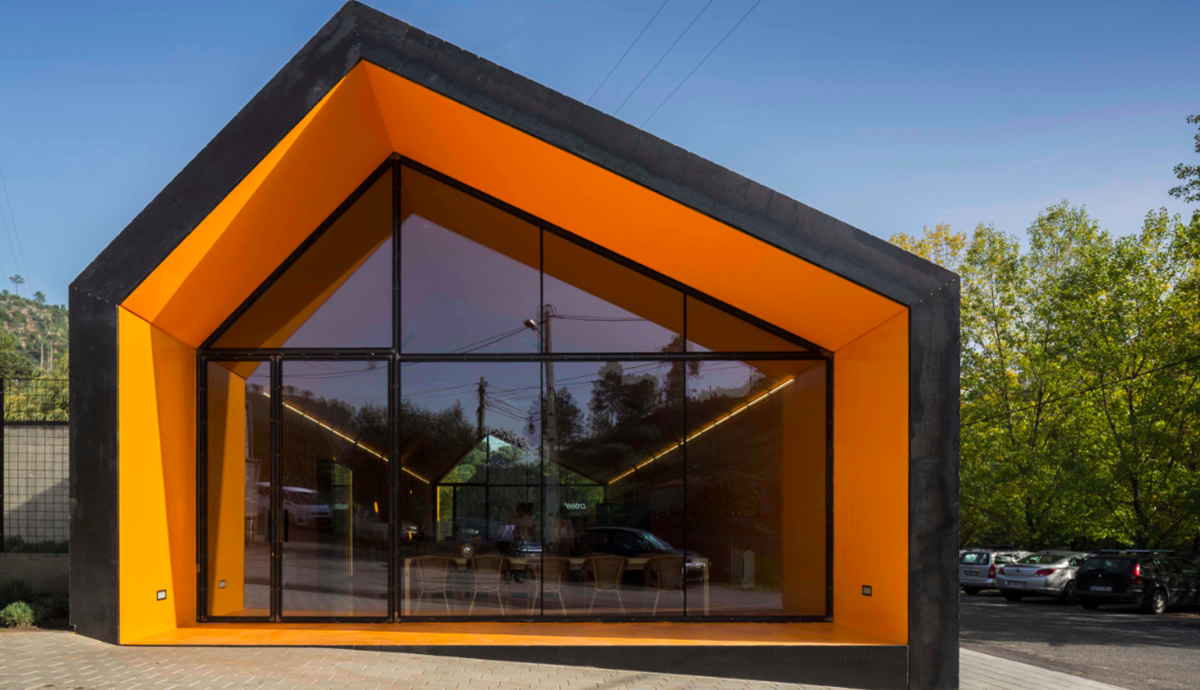 PHYD Arquitectura completes Renova Store and Theatre in Portugal