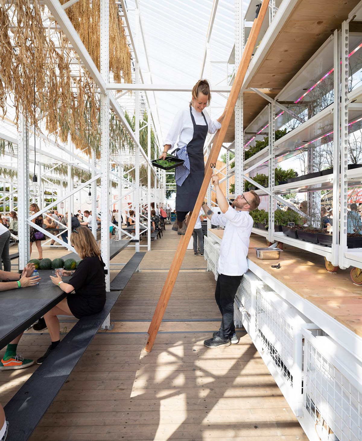 Overtreders W designed a zero-waste and timeless pop-up restaurant for 2018 Lowlands Festival