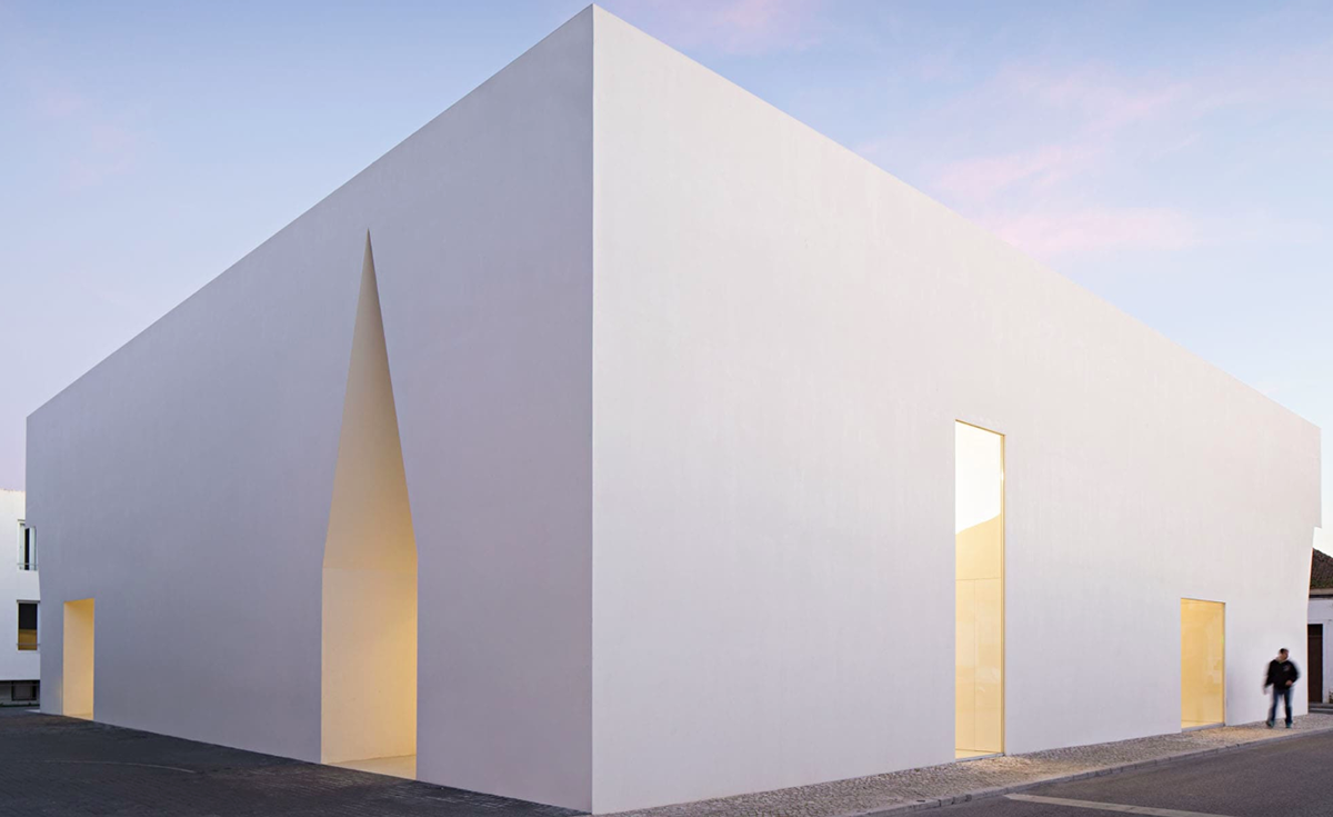 Aires Mateus carves out new meeting centre in Portugal irregularly to create openings