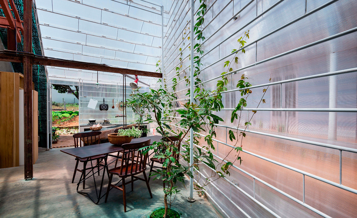 Atelier.tho.A renovated an unused house with translucent skin in Vietnam