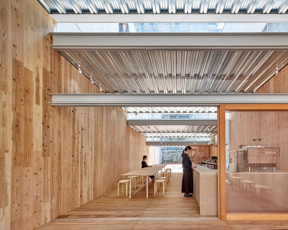 Yabashi Architects built this stepped and simple wooden boxed-cafe in a narrow site in Kyushu