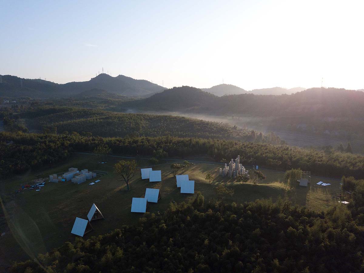 Wiki Tribe cabins, made of modular wooden system, have been built with local participants in Huzhou