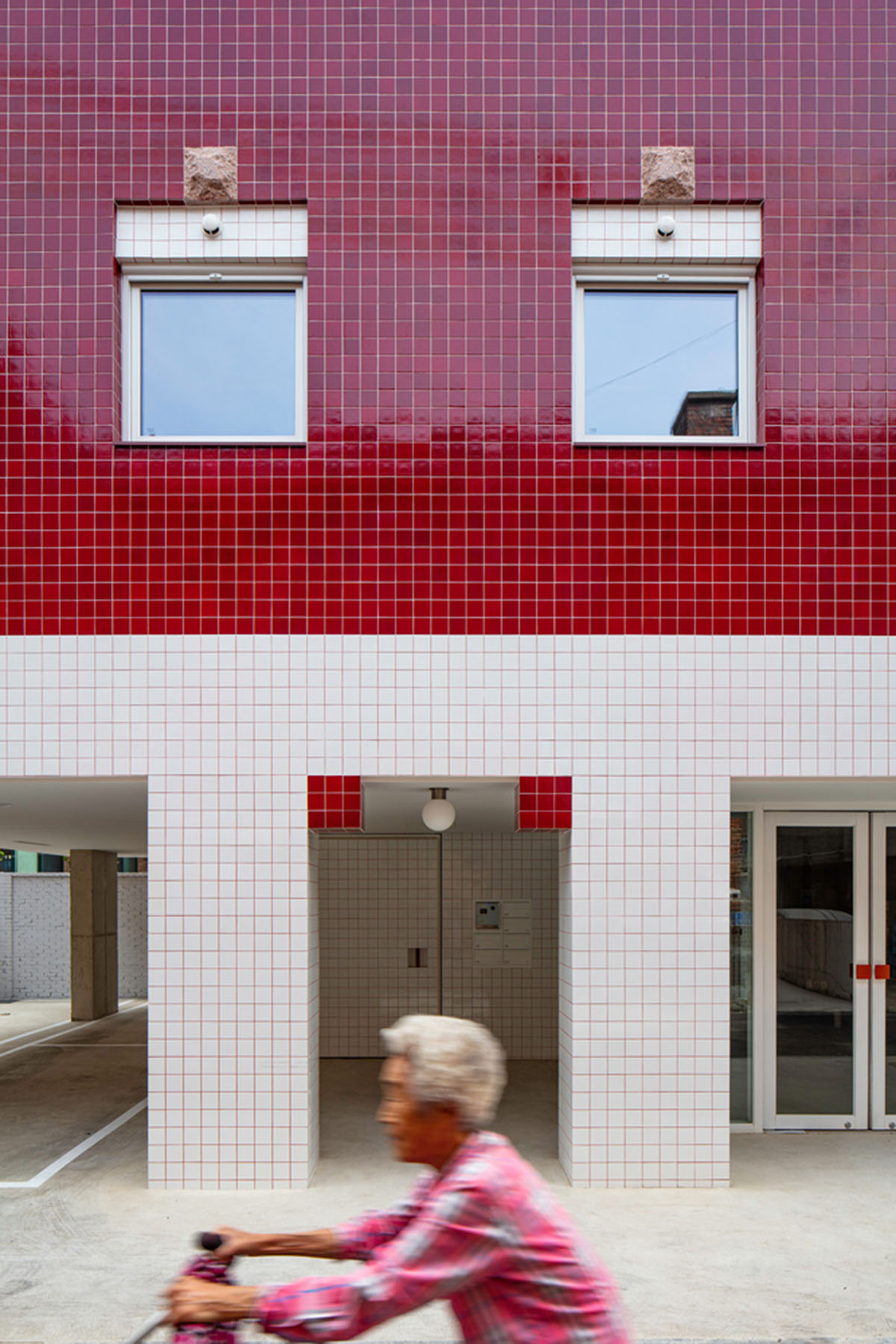 aoa architects uses red marble tiles to clad this apartment in South Korean neighborhood
