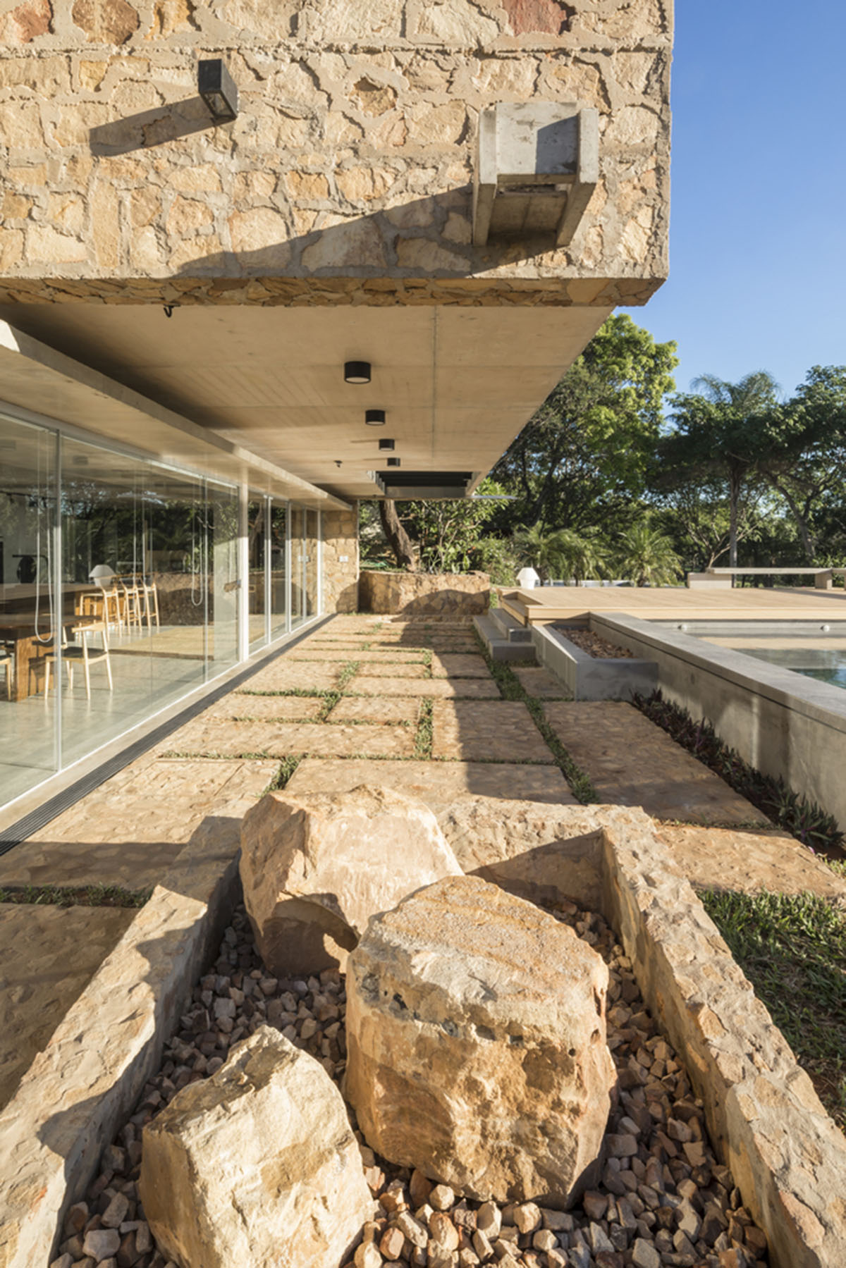 OMCM arquitectos brings rocky landscape inside of this weekend house in Paraguay