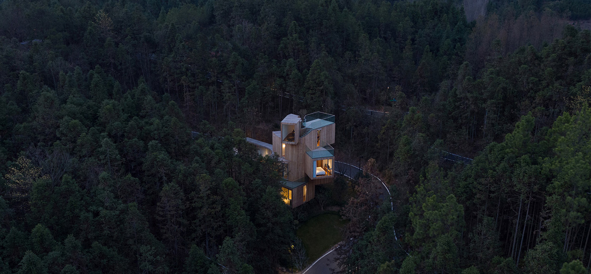 Bengo Studio joints multiple wooden rooms around a central staircase for Qiyun Mountain Tree Hotel