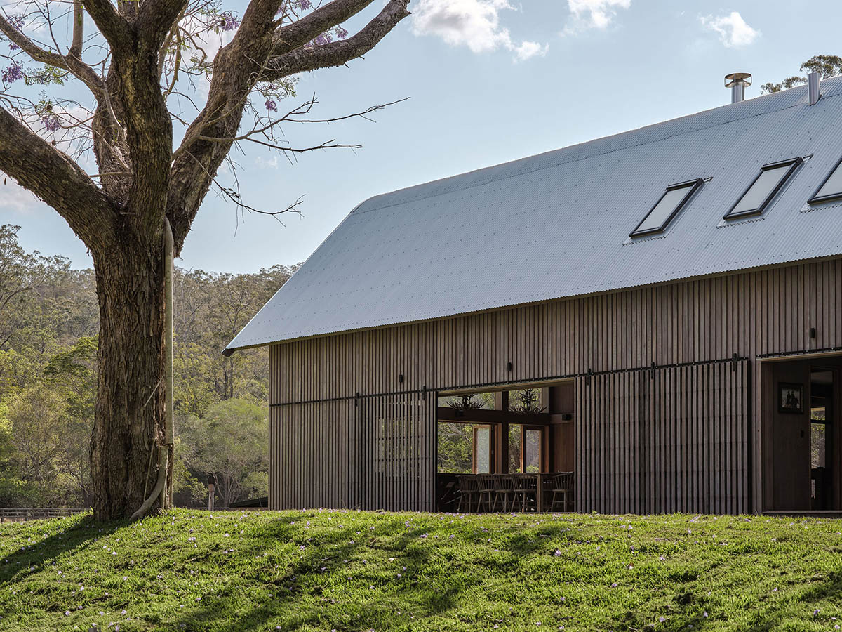 Paul Uhlmann Architects designs barn house featuring cathedral-like ceilings in Pullenvale