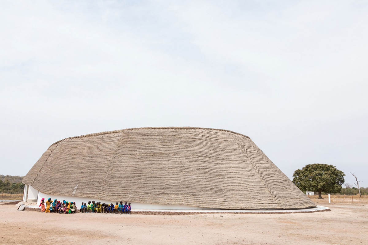 Toshiko Mori built Fass School and Teachers’ Residence featuring wavy thatched roof in remote Senegal