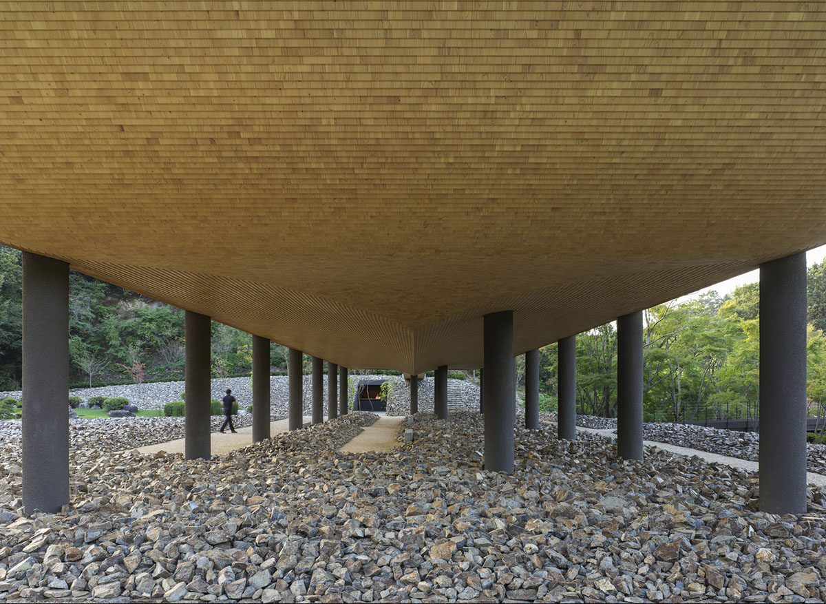 A well-contoured art pavilion is built to remind a historical tragedy in Hiroshima