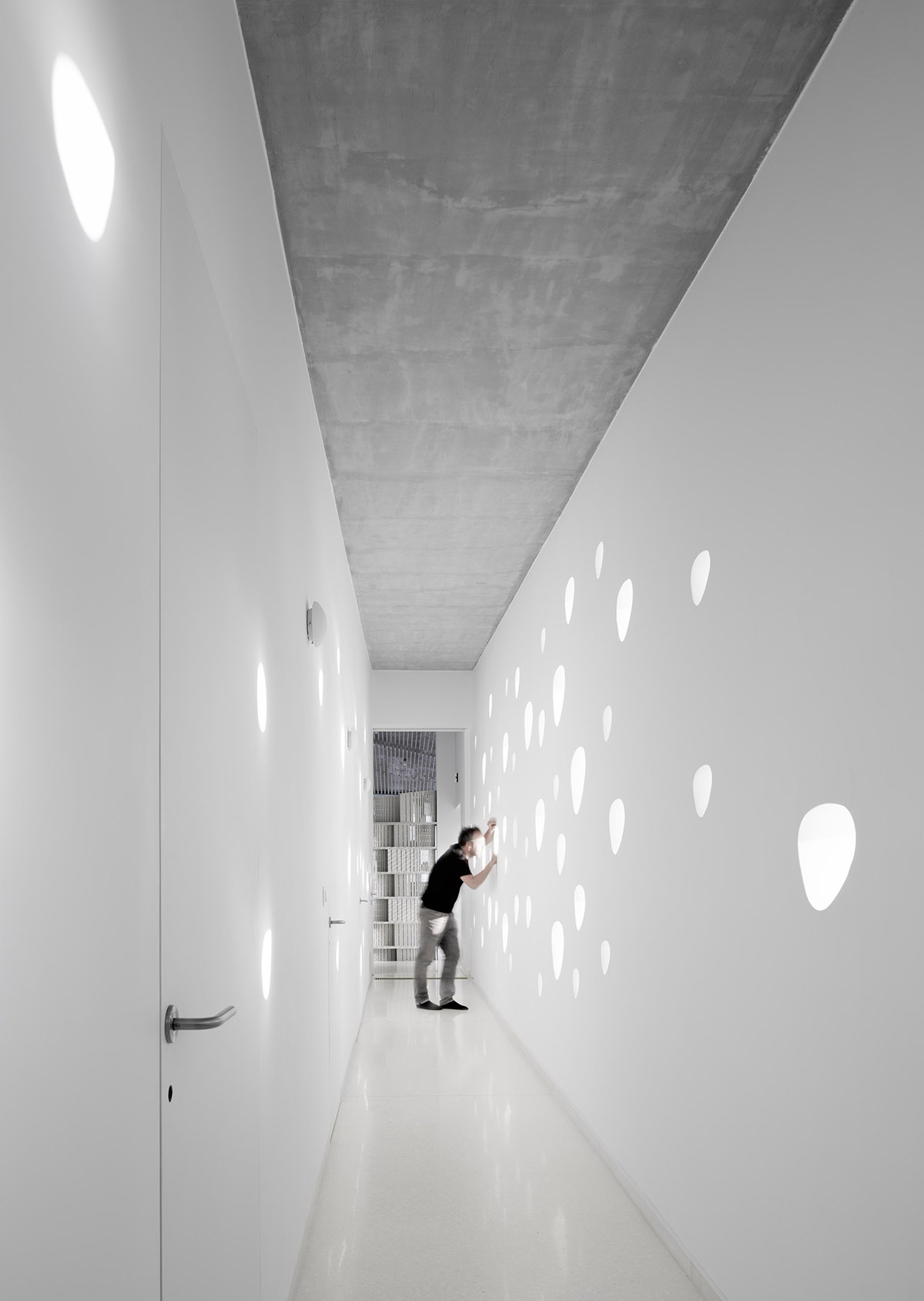 Ypsilon summer house embedded in landscape overlooking Peloponnese’s olive grove