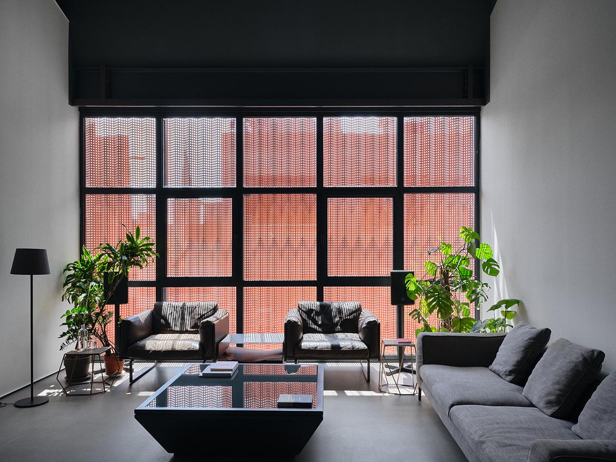 Nevzat Sayin wraps art gallery with a reddish brown façade in a historic district of Istanbul