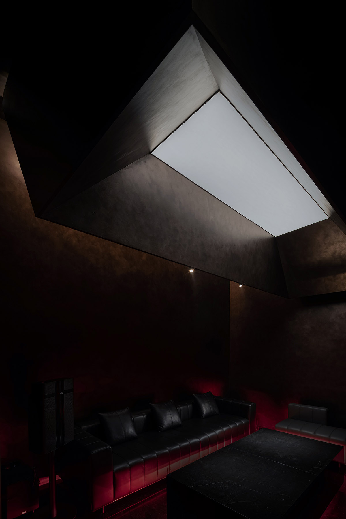 AD ARCHITECTURE creates surreal and dramatic space for WU Club restaurant and club in Guangdong