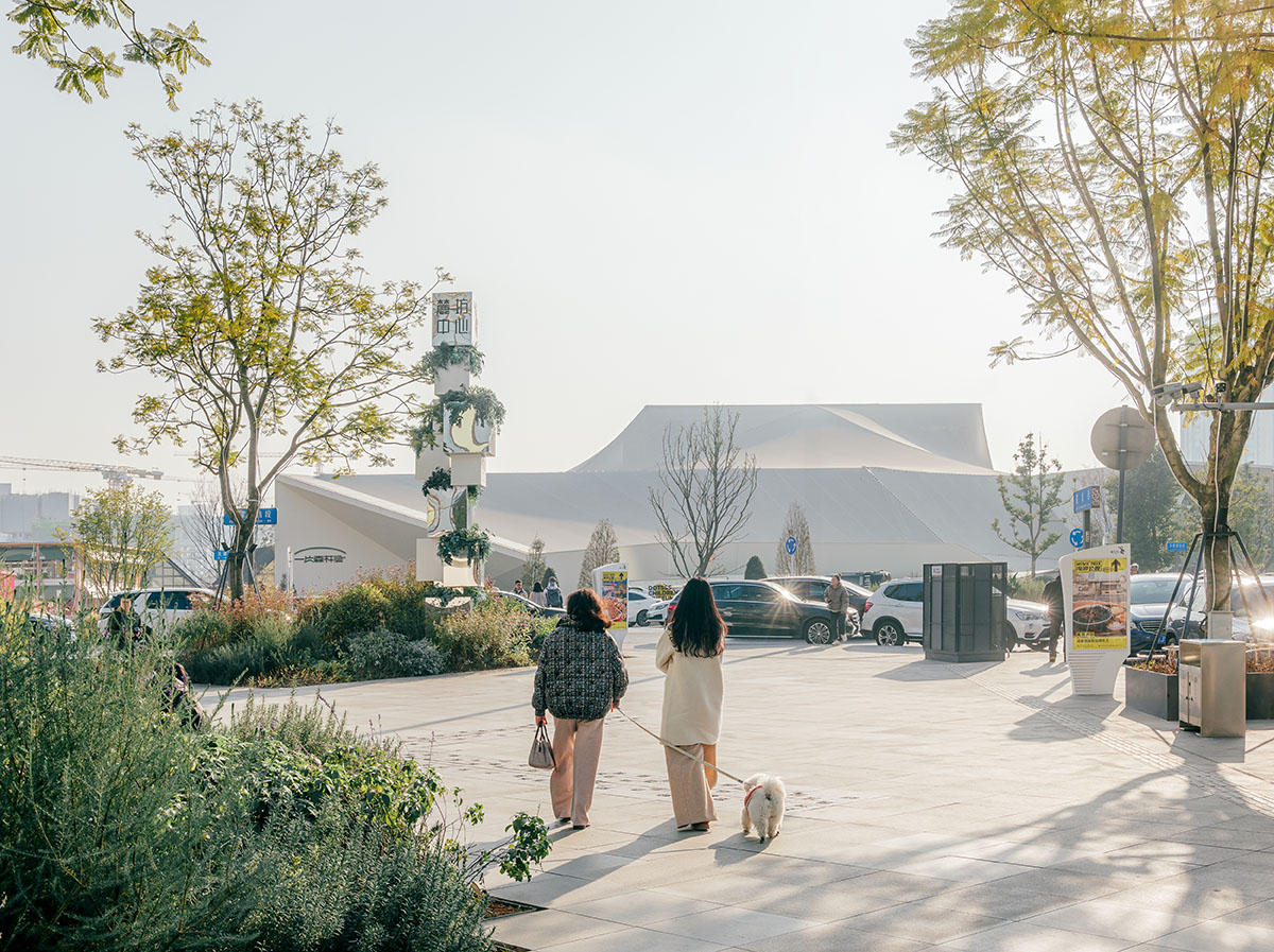 DL atelier designs an iceberg-like children's museum in China 