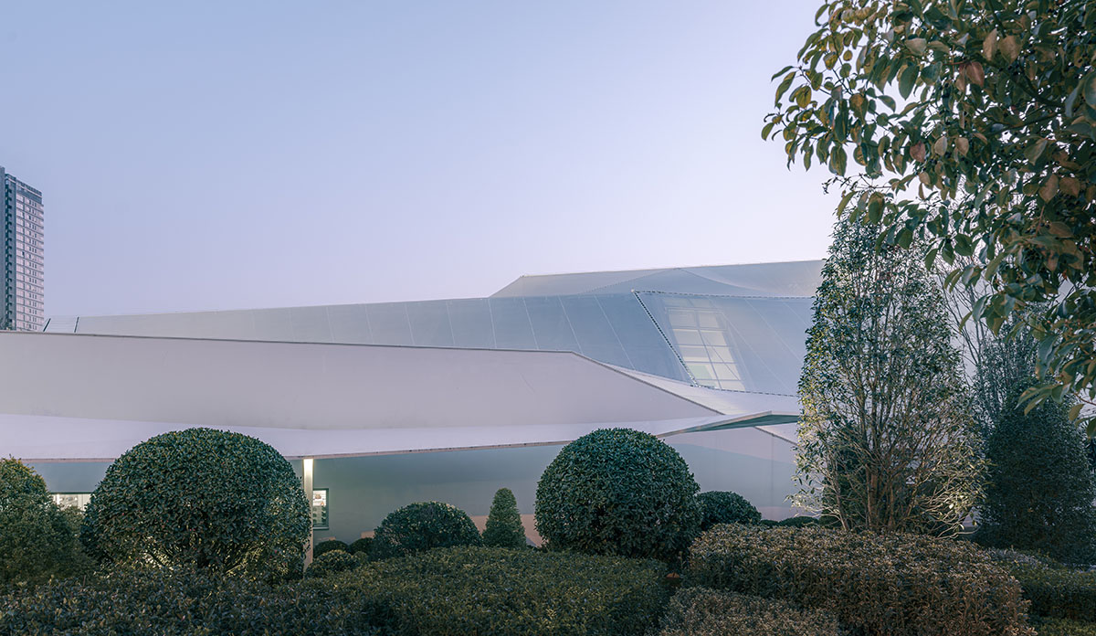 DL atelier designs an iceberg-like children's museum in China 