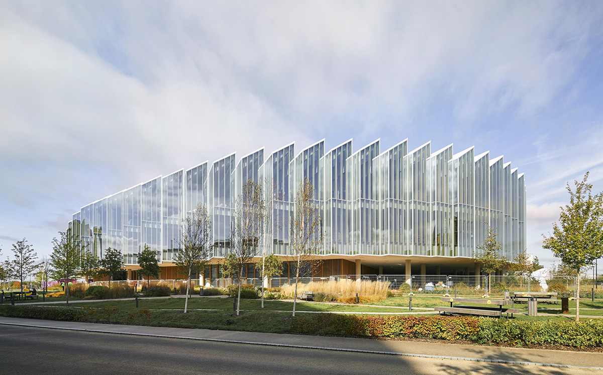 Herzog & de Meuron creates glass disc with saw-tooth roof for new AstraZeneca research centre