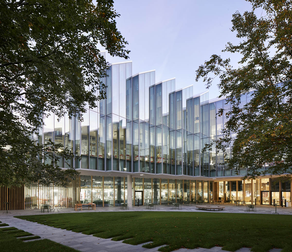 Herzog & de Meuron creates glass disc with saw-tooth roof for new AstraZeneca research centre