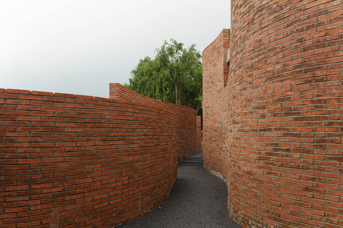 llLab.'s Brickyard Retreat Renovation references to the region's local craft history in Beijing