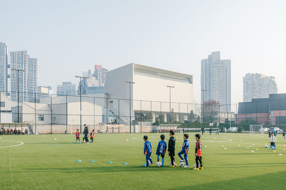 DL atelier designs an iceberg-like children's museum in China 