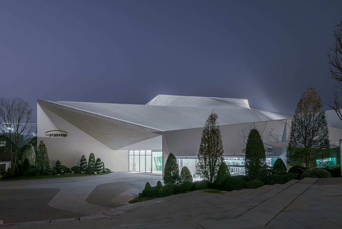 DL atelier designs an iceberg-like children's museum in China 